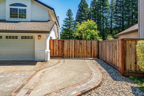9663 Lakewood Drive Windsor CA 95492