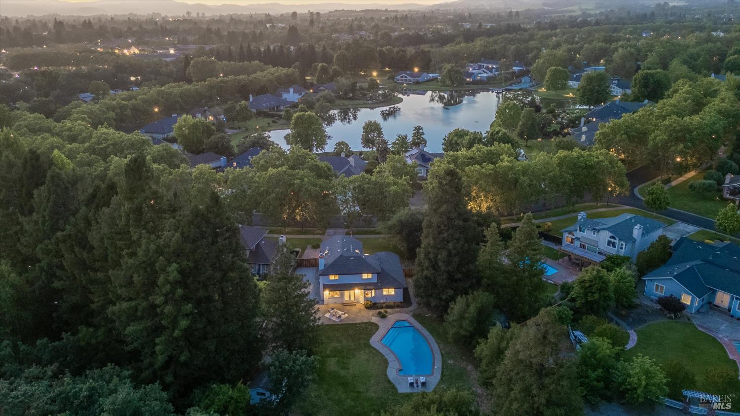 9663 Lakewood Drive Windsor CA 95492