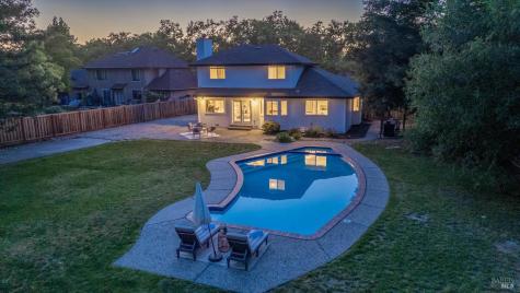 9663 Lakewood Drive Windsor CA 95492