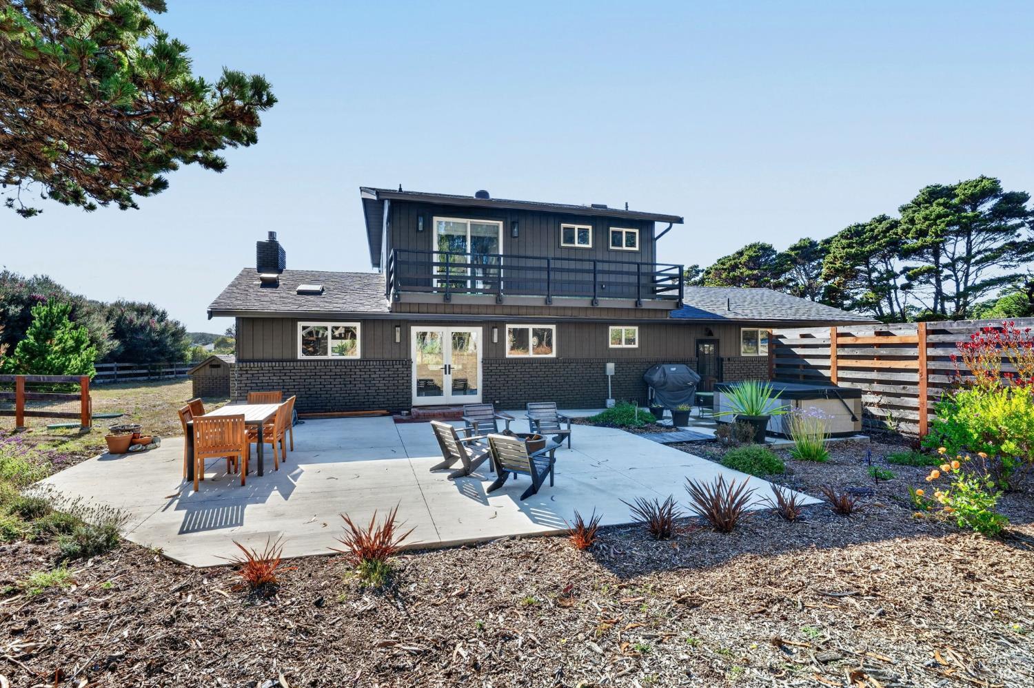 25121 Ward Avenue Fort Bragg CA 95437
