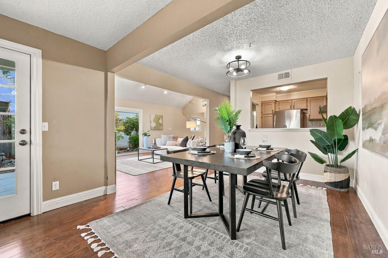 2313 Avenida De Las Brisas Santa Rosa CA 95405