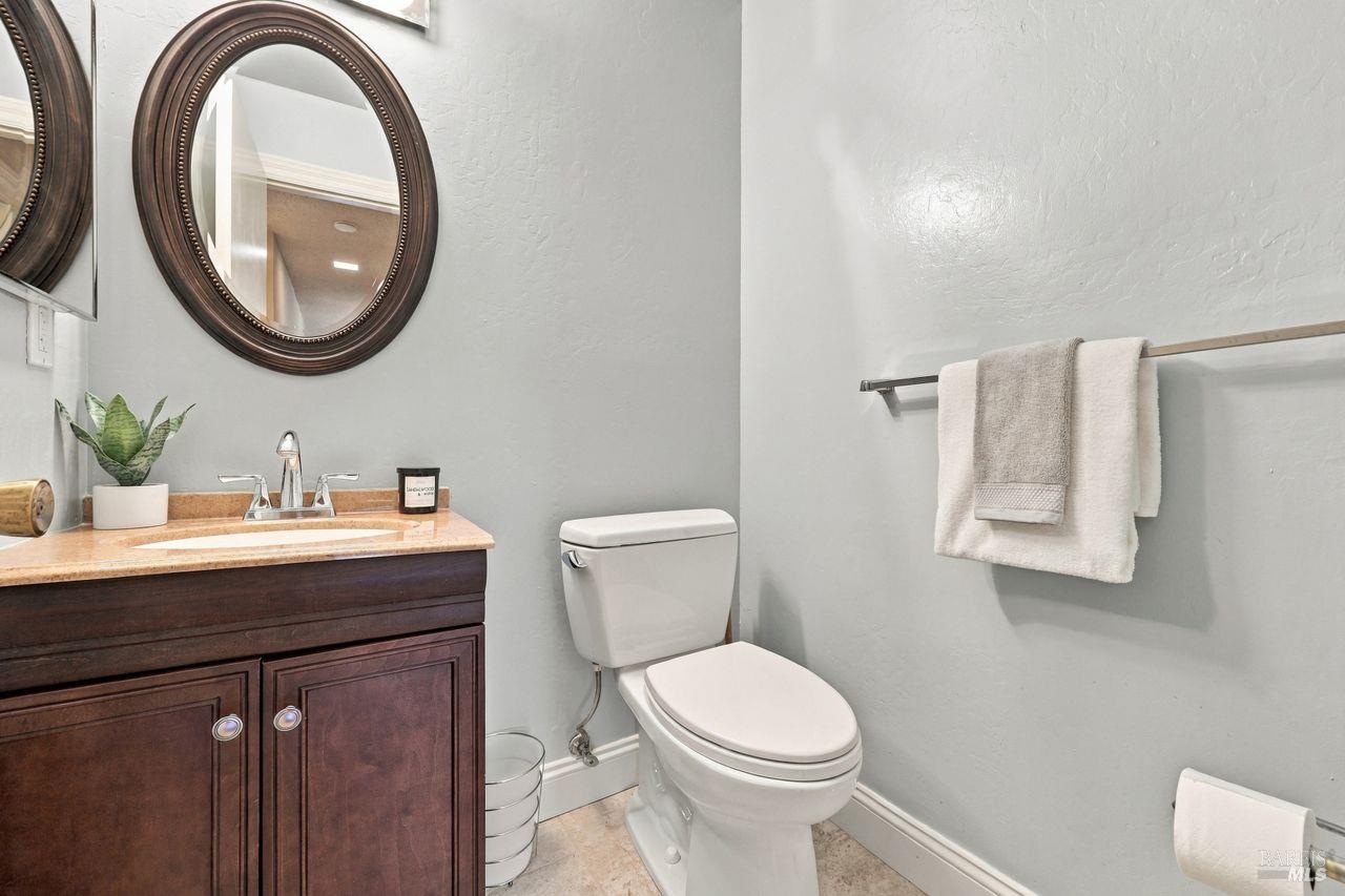 2313 Avenida De Las Brisas Santa Rosa CA 95405