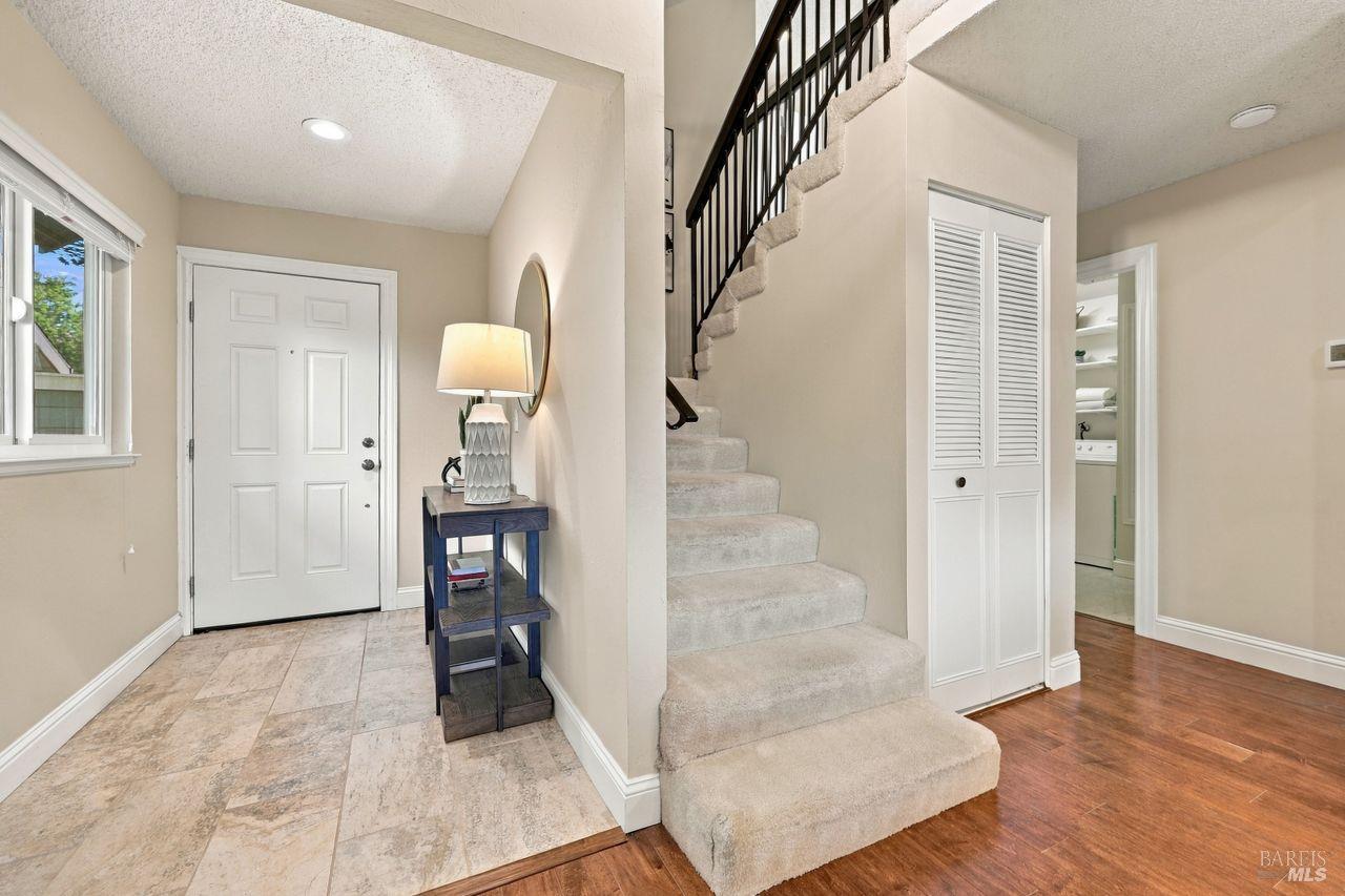 2313 Avenida De Las Brisas Santa Rosa CA 95405