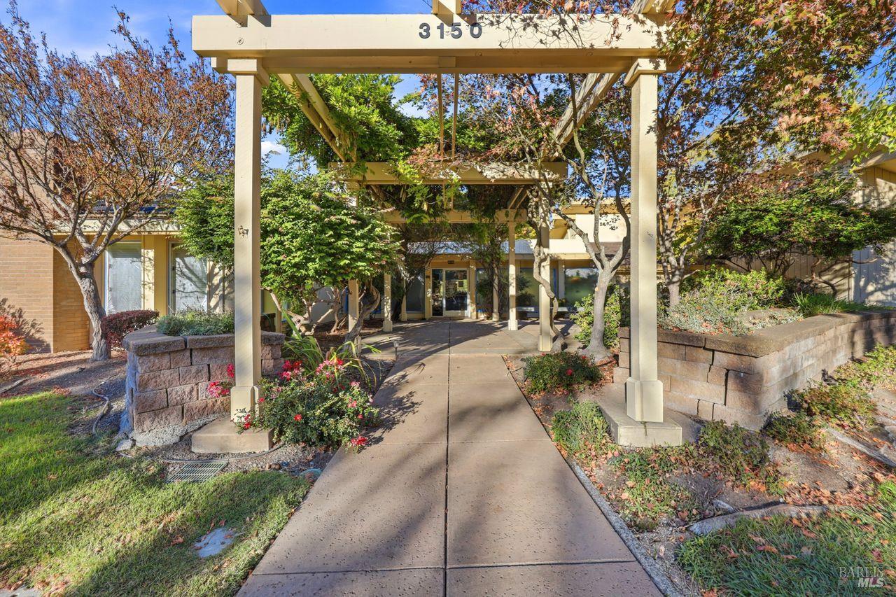 2313 Avenida De Las Brisas Santa Rosa CA 95405