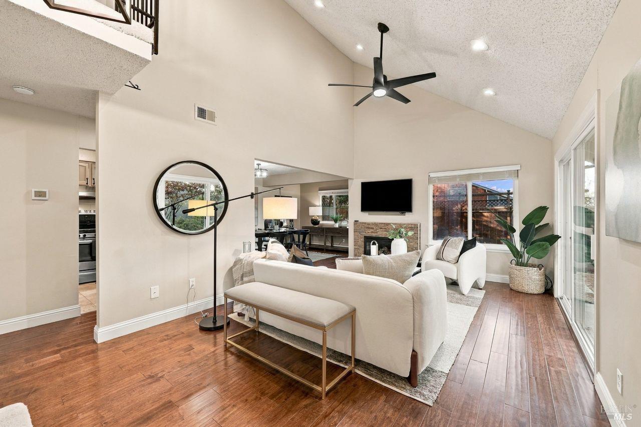 2313 Avenida De Las Brisas Santa Rosa CA 95405