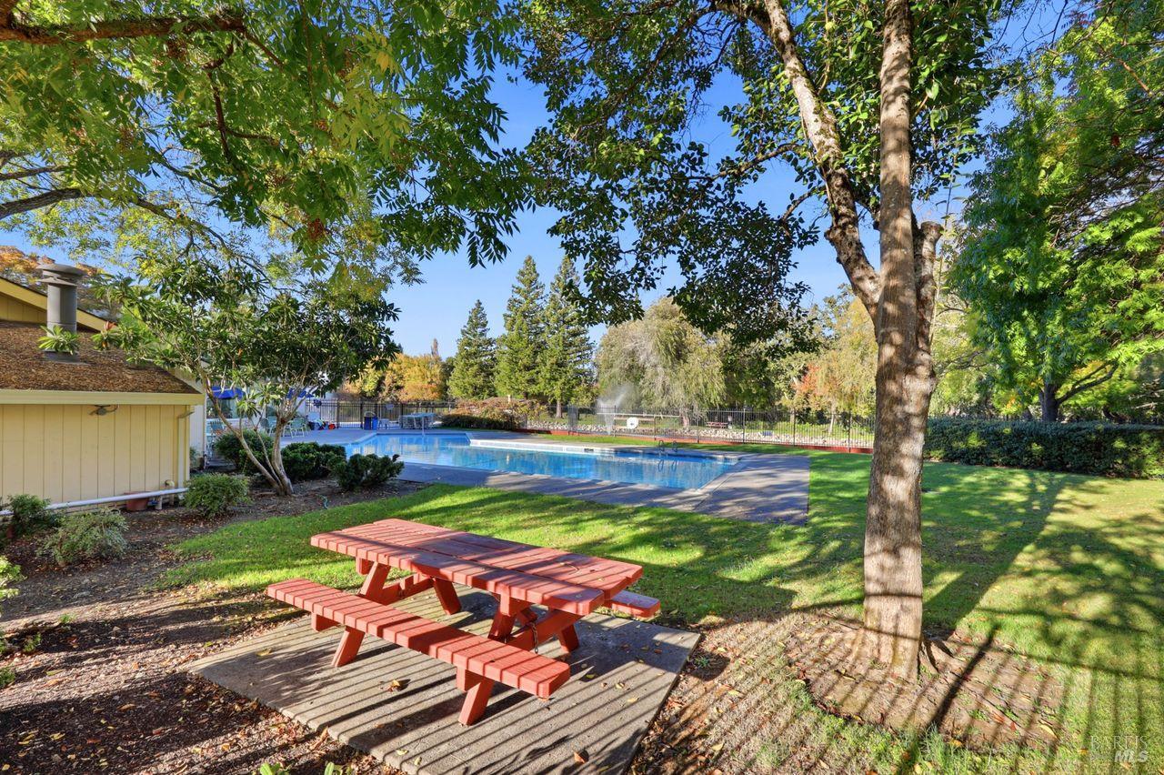2313 Avenida De Las Brisas Santa Rosa CA 95405