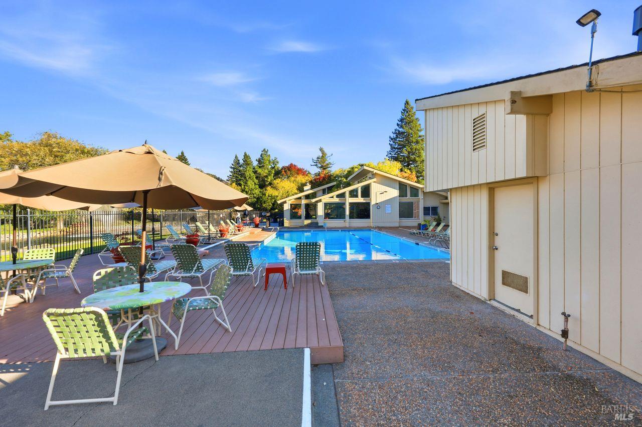 2313 Avenida De Las Brisas Santa Rosa CA 95405