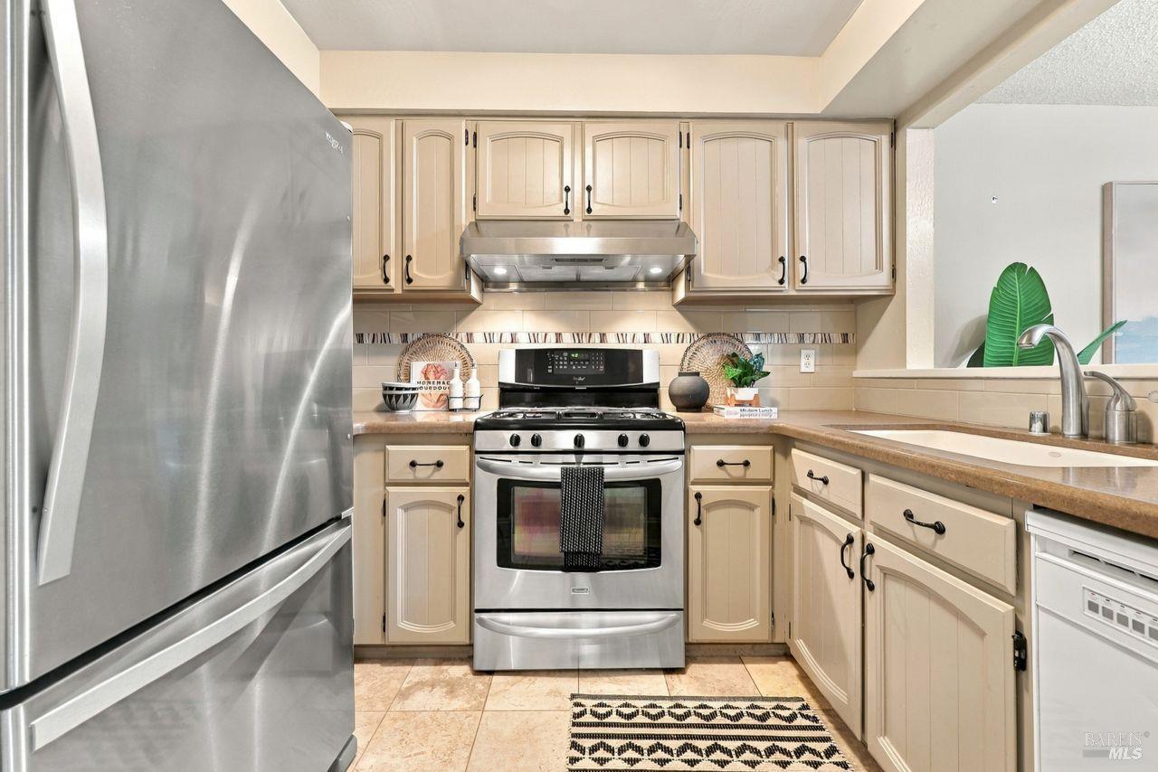 2313 Avenida De Las Brisas Santa Rosa CA 95405