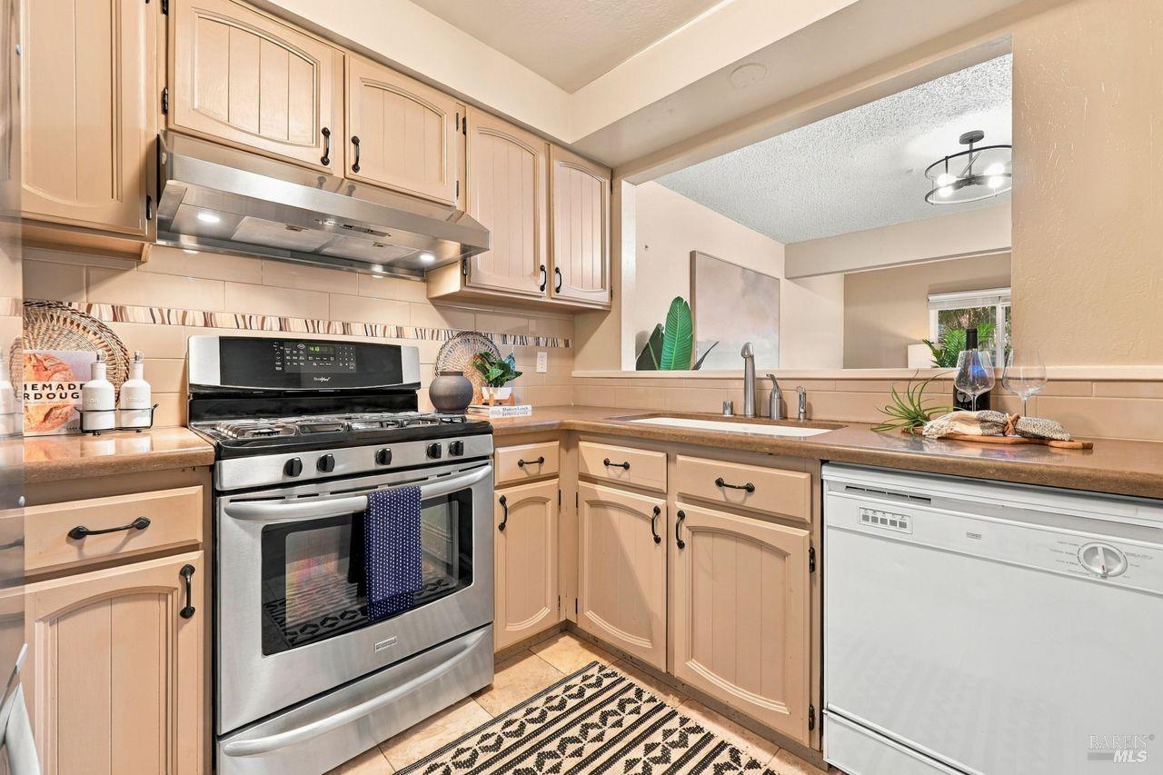 2313 Avenida De Las Brisas Santa Rosa CA 95405