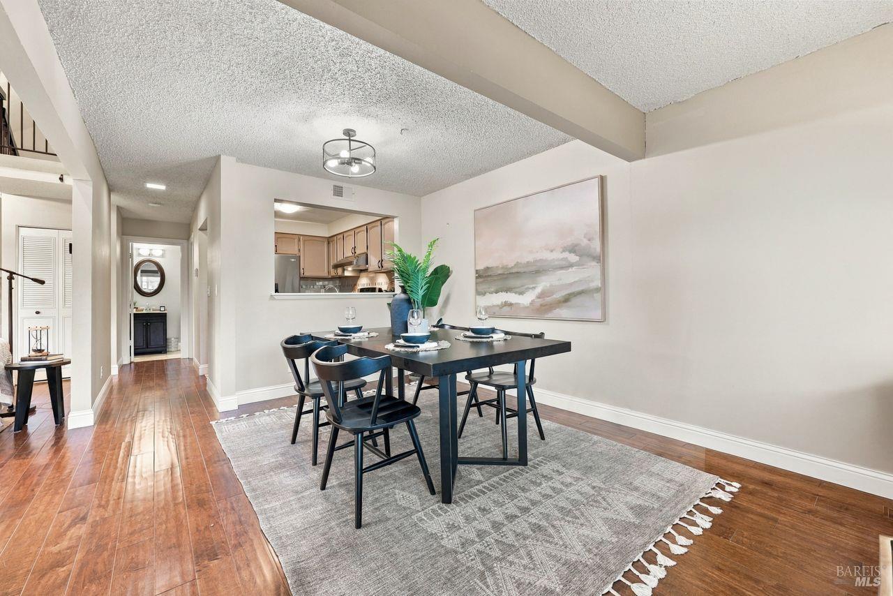 2313 Avenida De Las Brisas Santa Rosa CA 95405