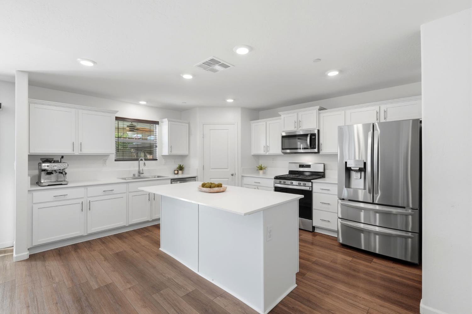 1033 E Loyola Visalia CA 93292