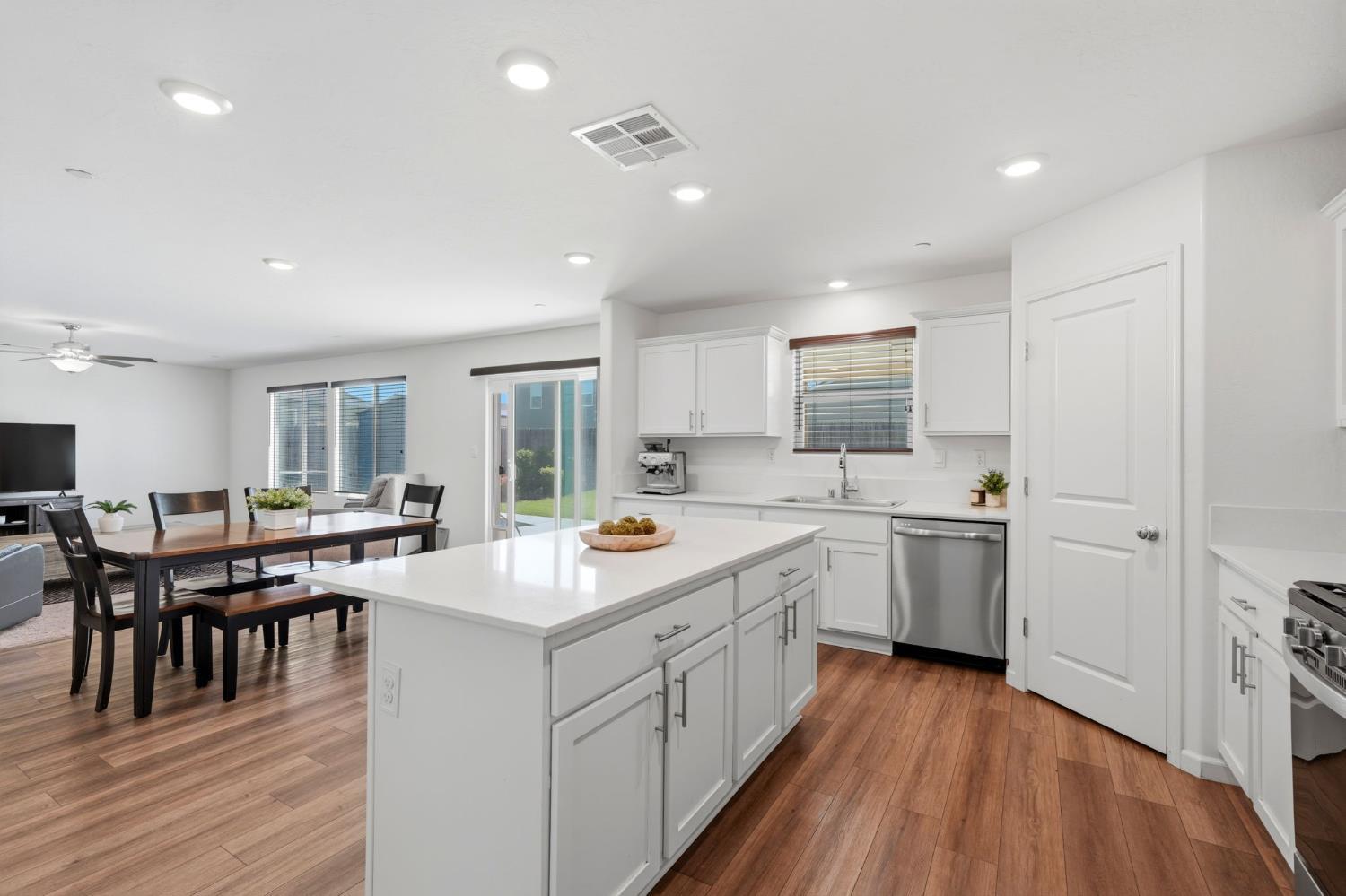 1033 E Loyola Visalia CA 93292