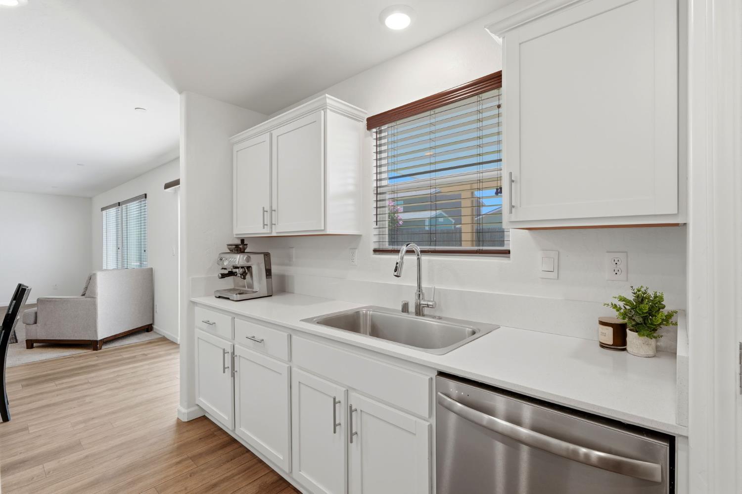 1033 E Loyola Visalia CA 93292
