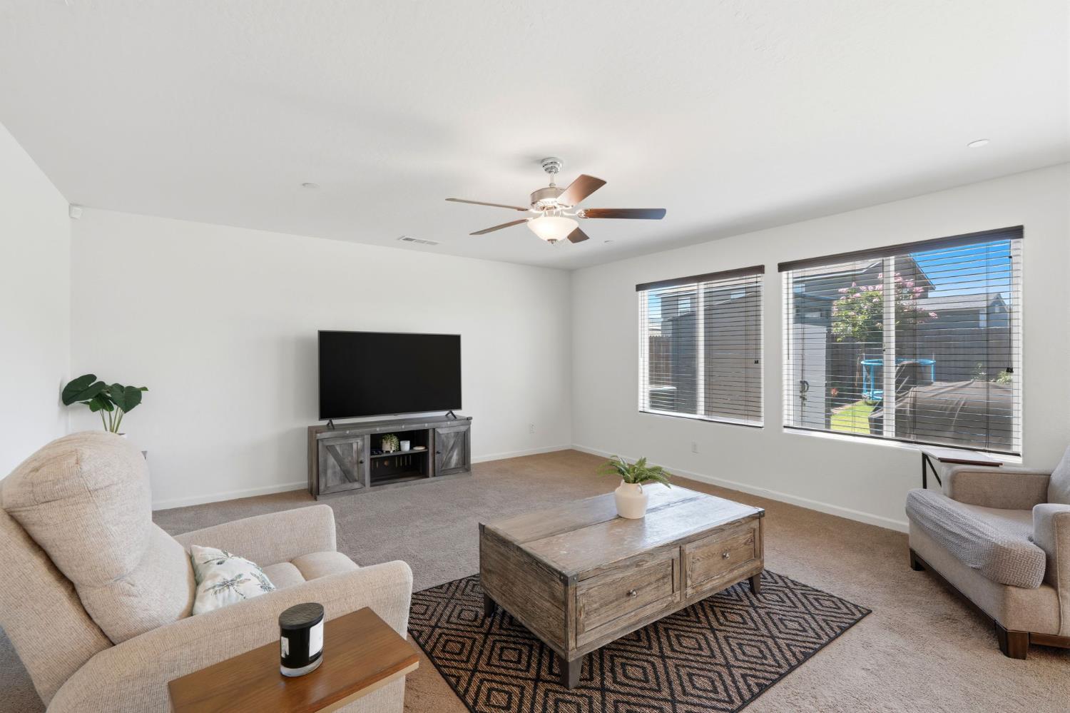 1033 E Loyola Visalia CA 93292