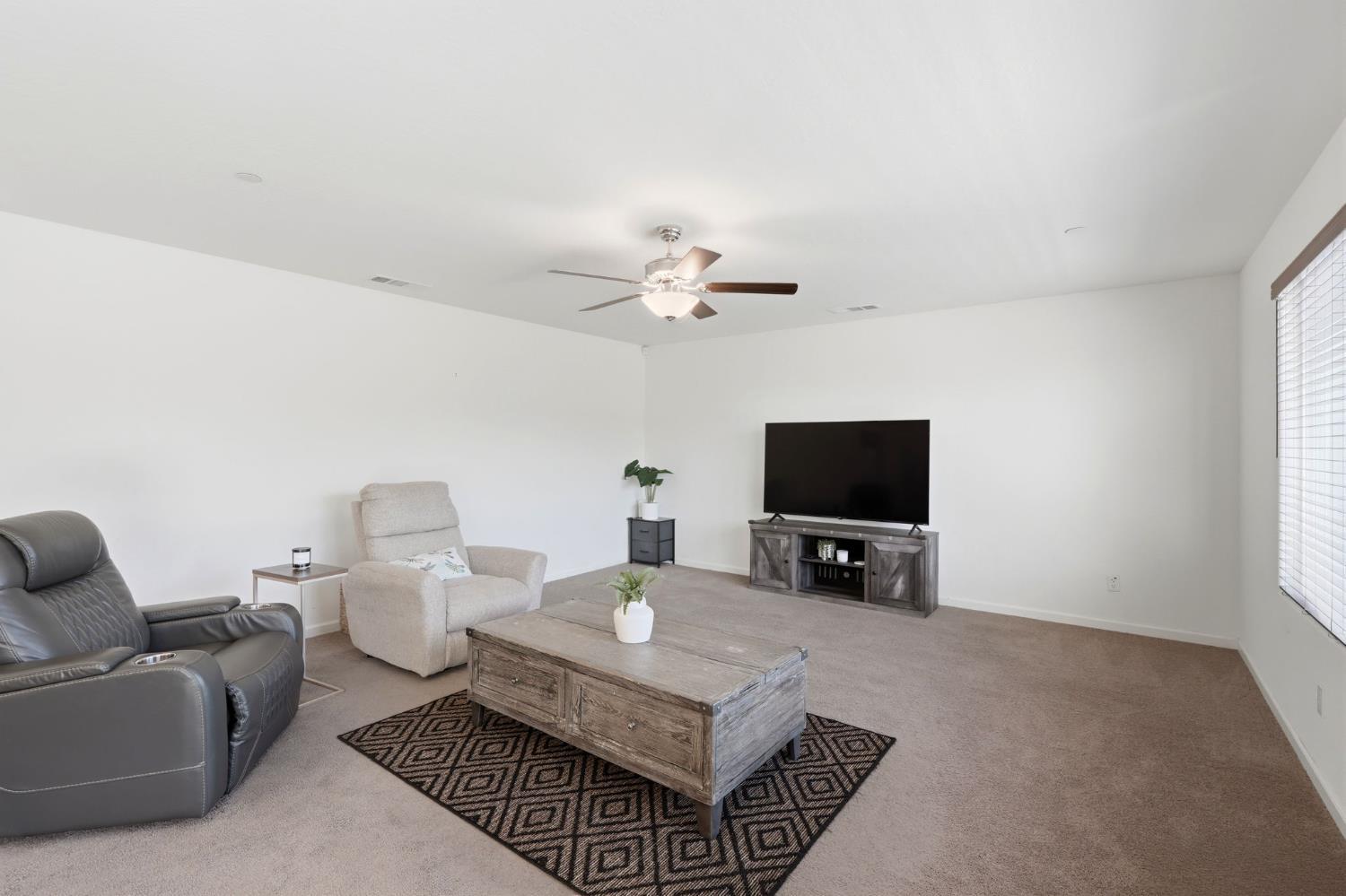1033 E Loyola Visalia CA 93292