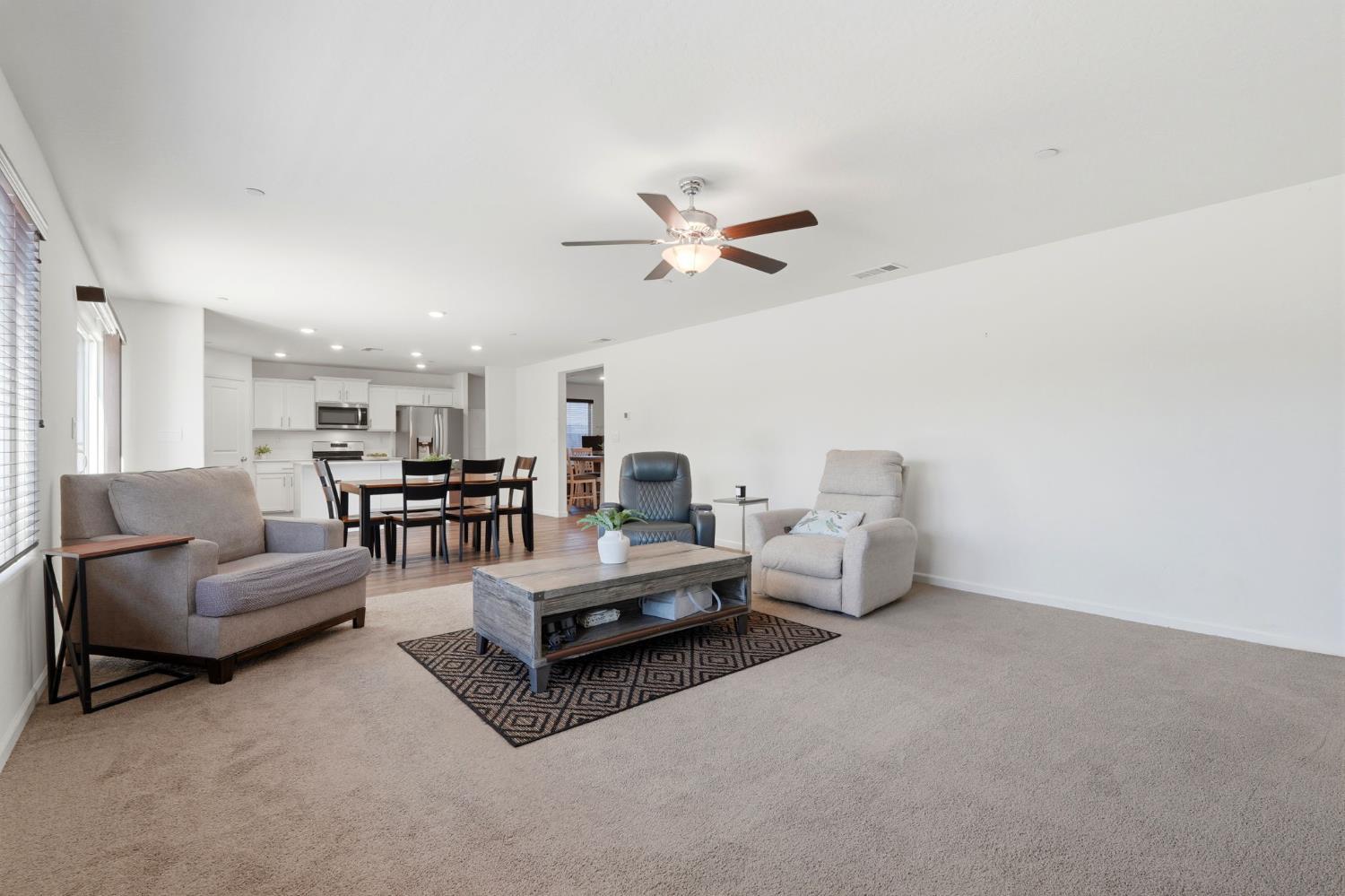 1033 E Loyola Visalia CA 93292