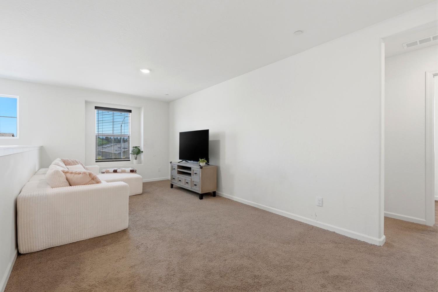 1033 E Loyola Visalia CA 93292
