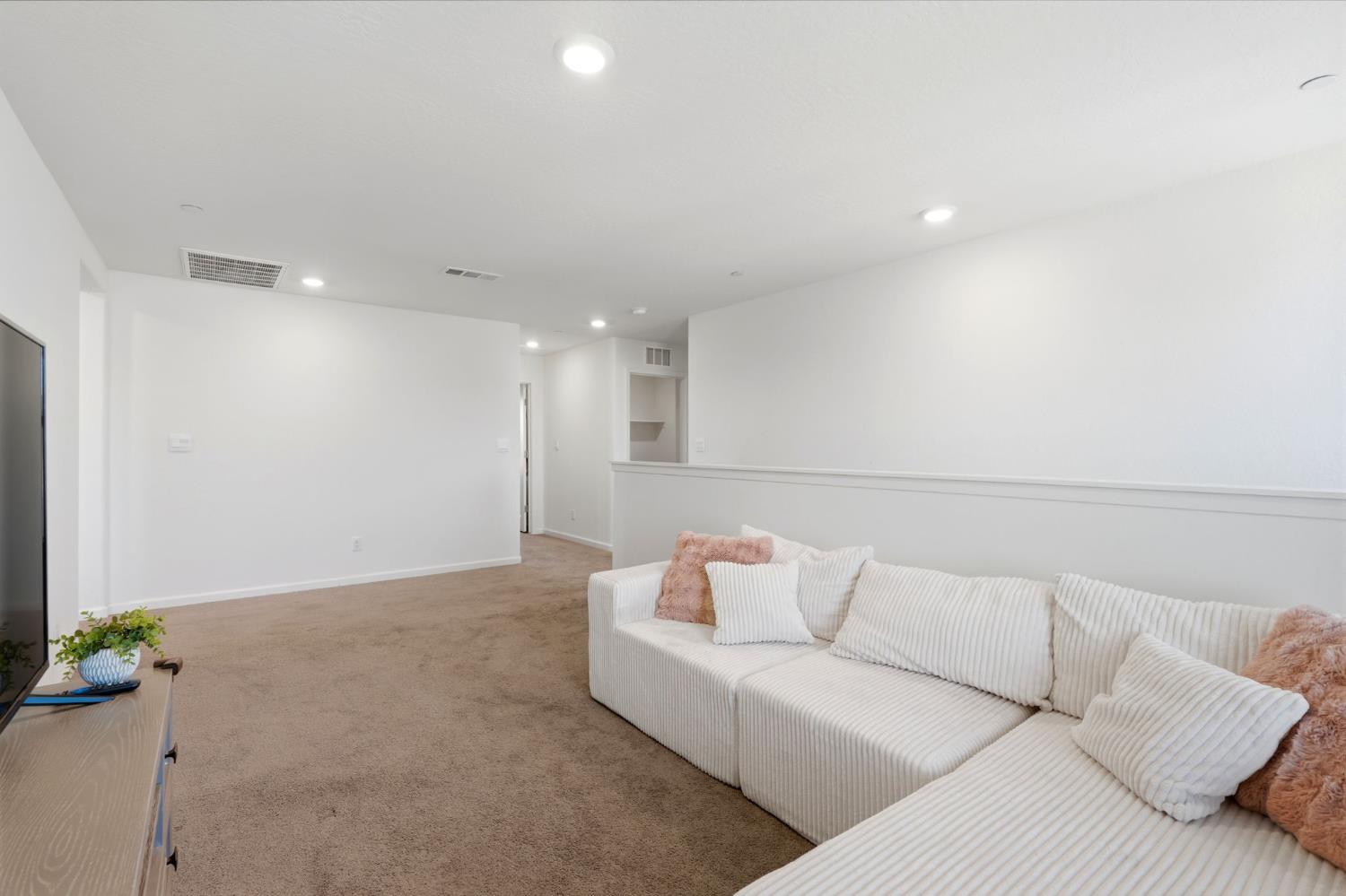 1033 E Loyola Visalia CA 93292