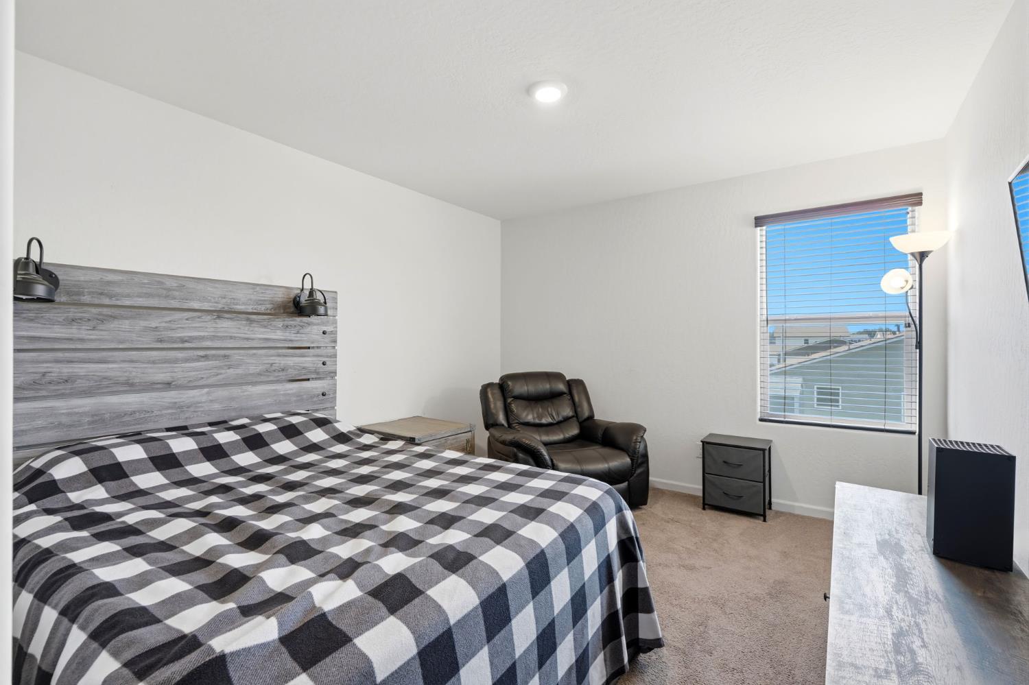 1033 E Loyola Visalia CA 93292