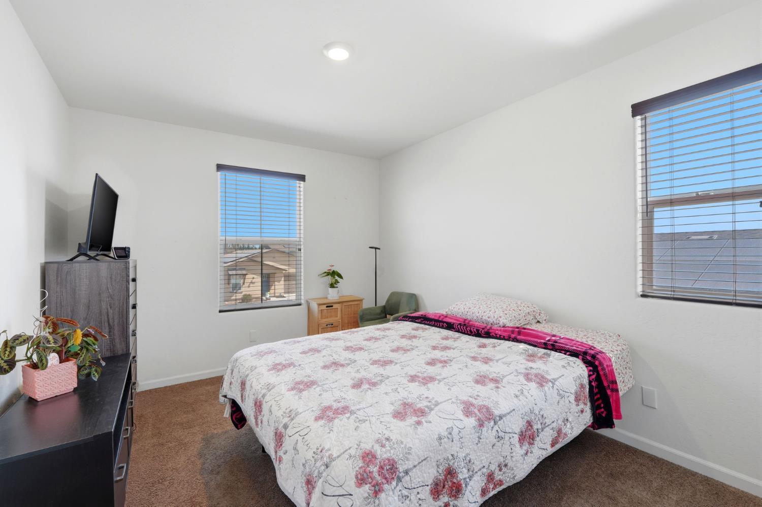 1033 E Loyola Visalia CA 93292