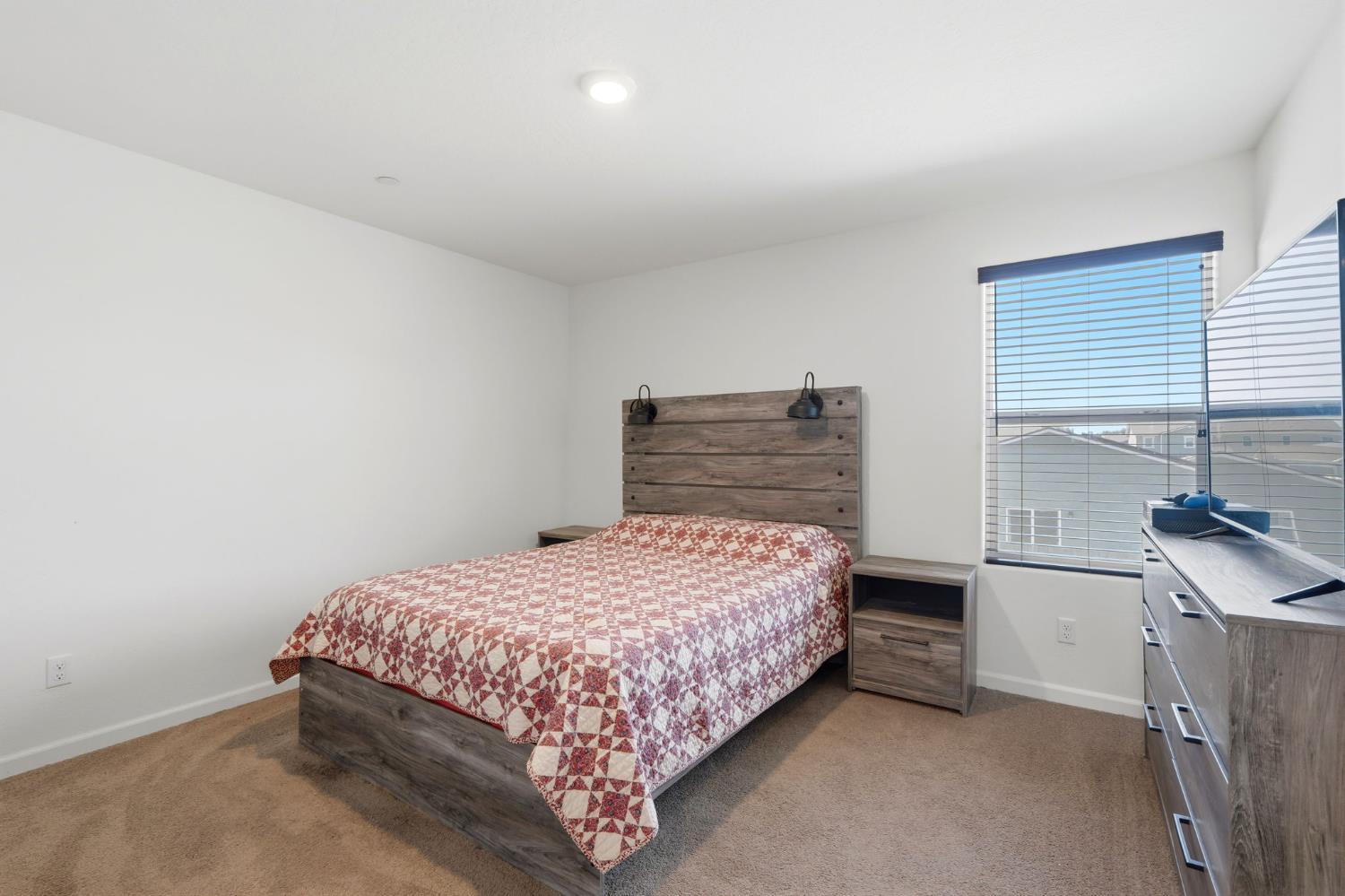 1033 E Loyola Visalia CA 93292