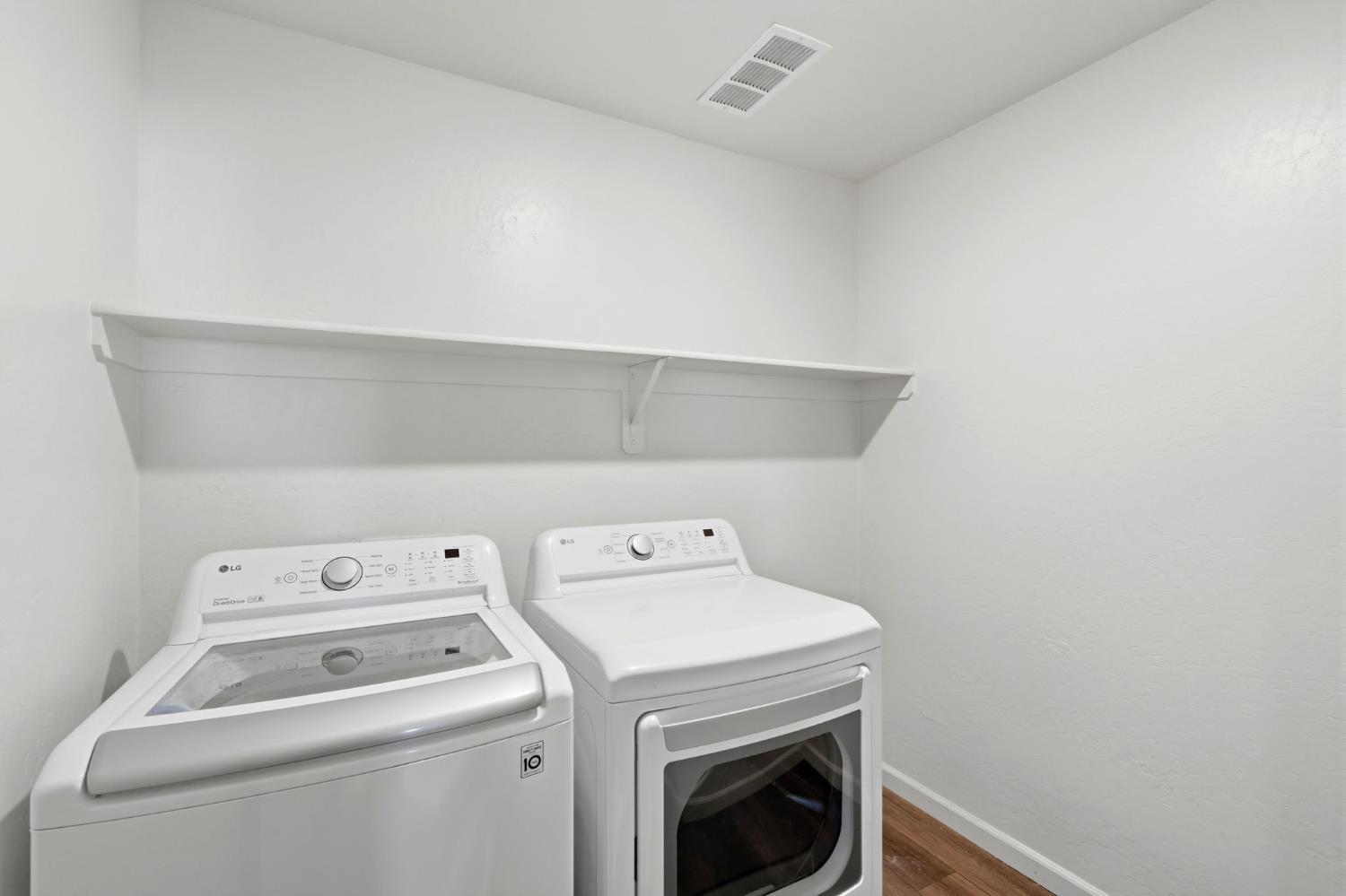 1033 E Loyola Visalia CA 93292