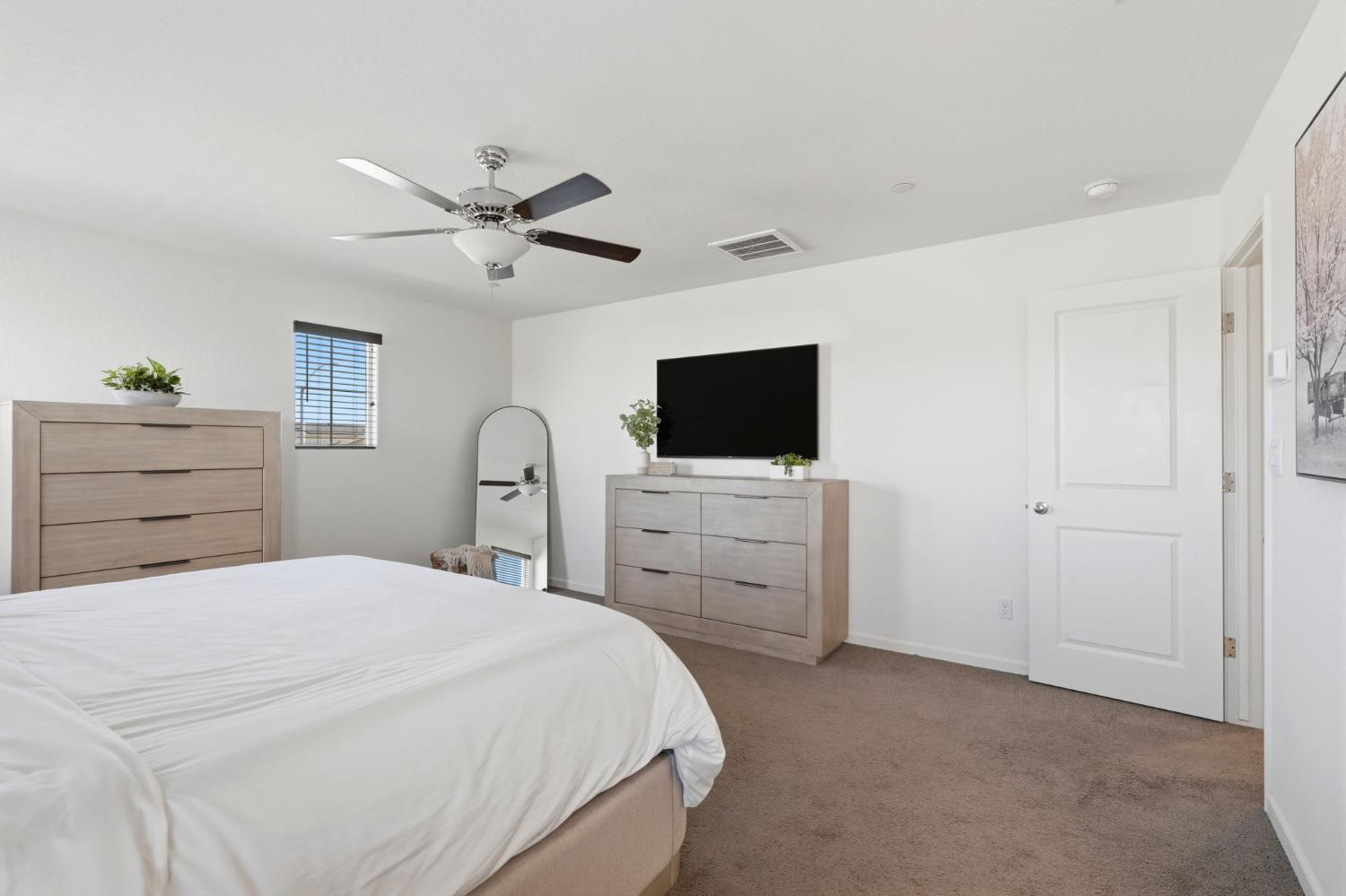 1033 E Loyola Visalia CA 93292