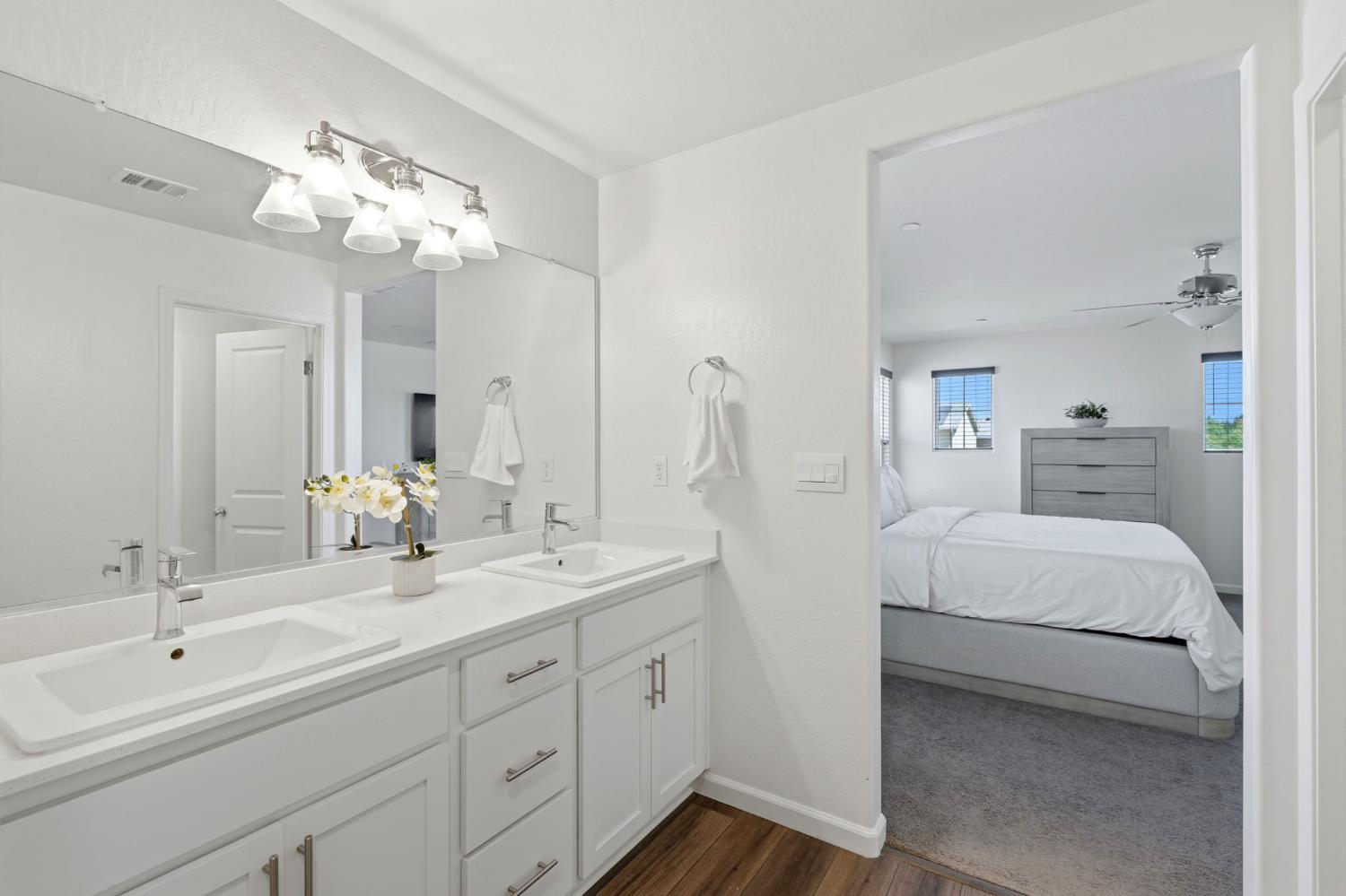 1033 E Loyola Visalia CA 93292