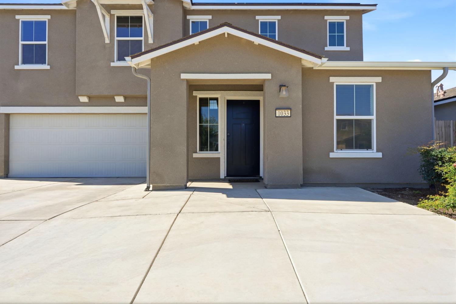 1033 E Loyola Visalia CA 93292