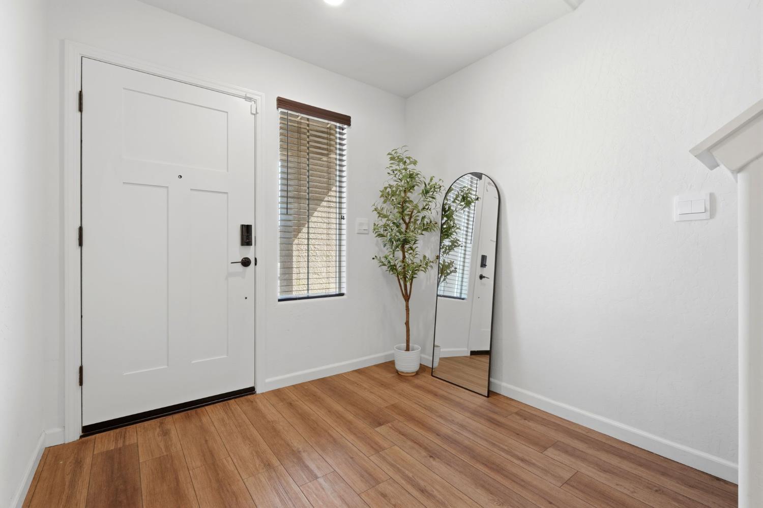 1033 E Loyola Visalia CA 93292