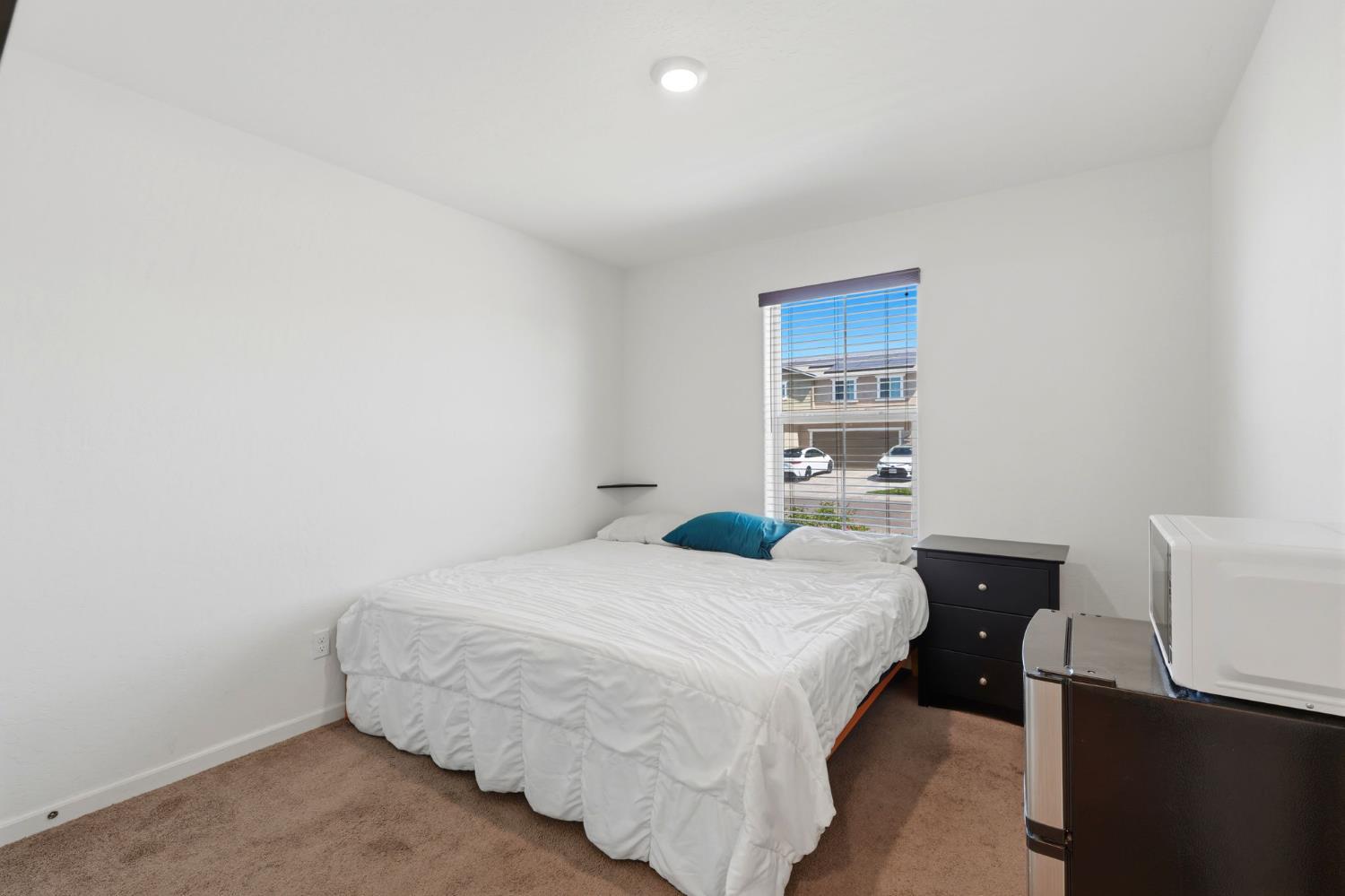 1033 E Loyola Visalia CA 93292