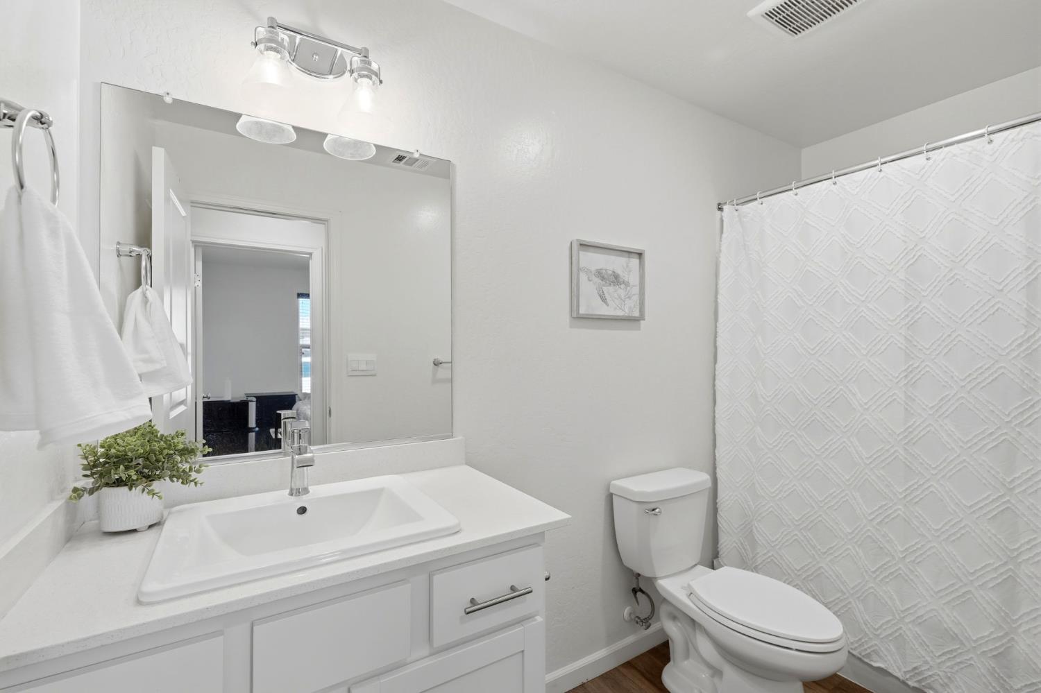 1033 E Loyola Visalia CA 93292