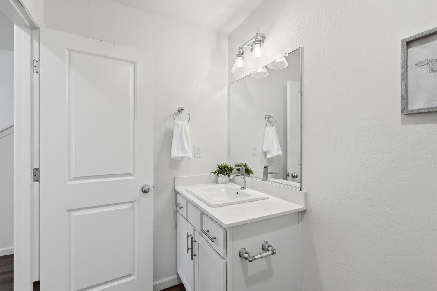 1033 E Loyola Visalia CA 93292