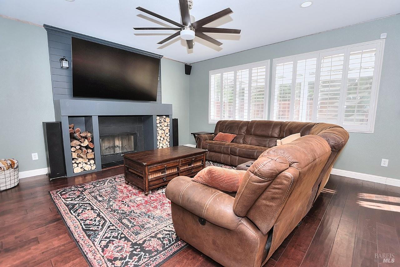 918 Fallsgrove Way Vacaville CA 95687
