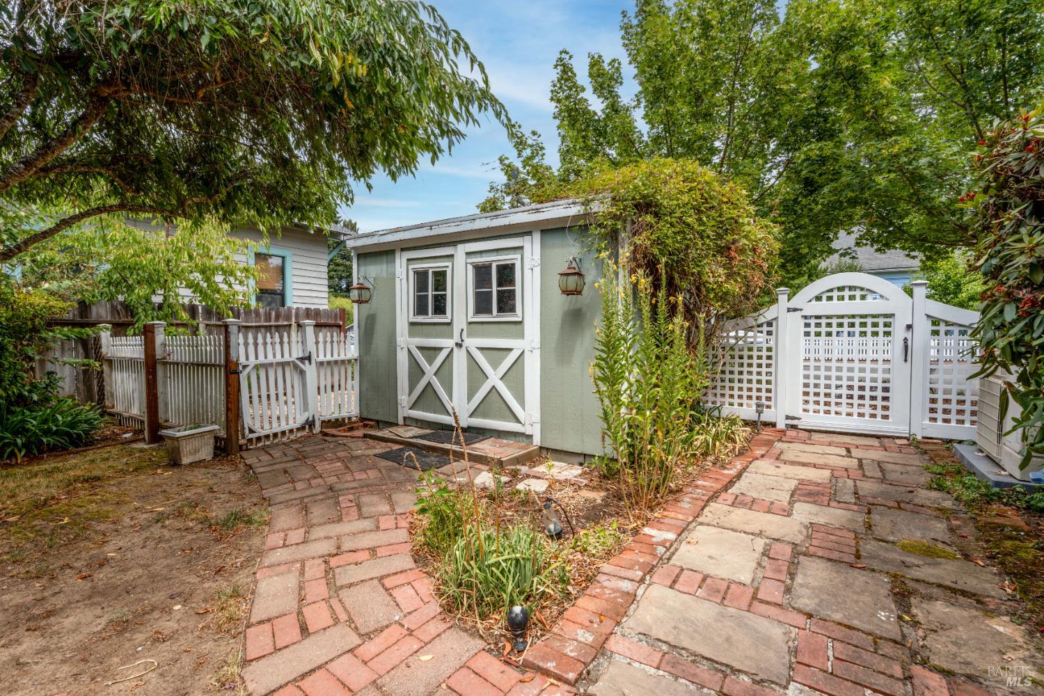84 School Street Willits CA 95490