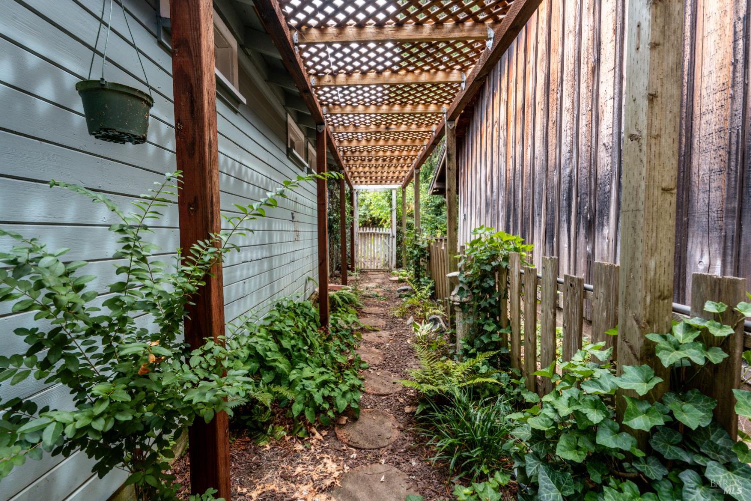 84 School Street Willits CA 95490
