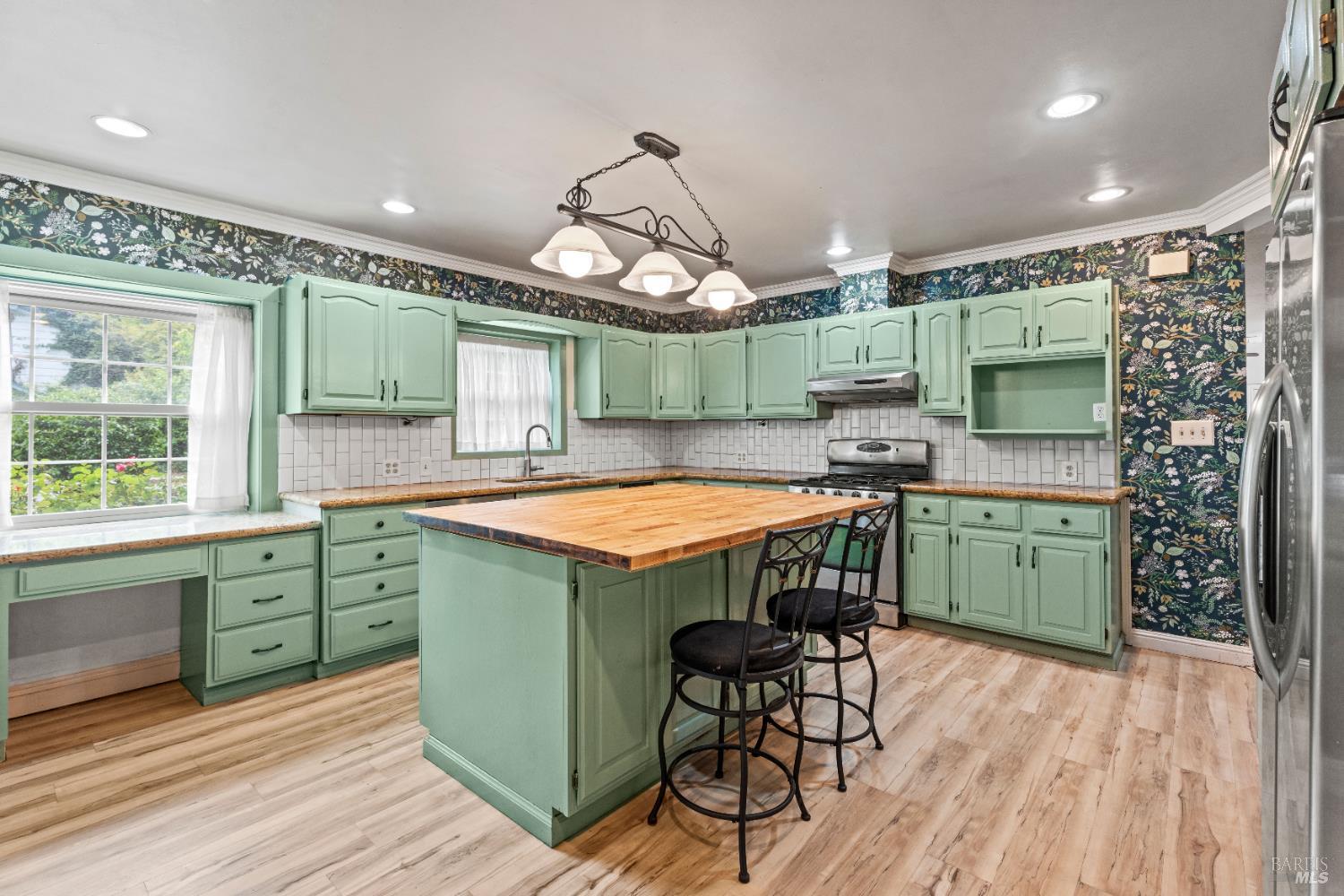 84 School Street Willits CA 95490