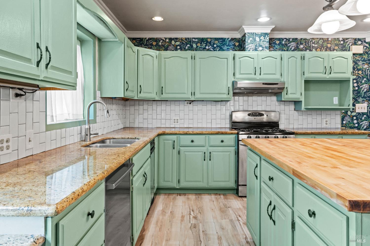 84 School Street Willits CA 95490