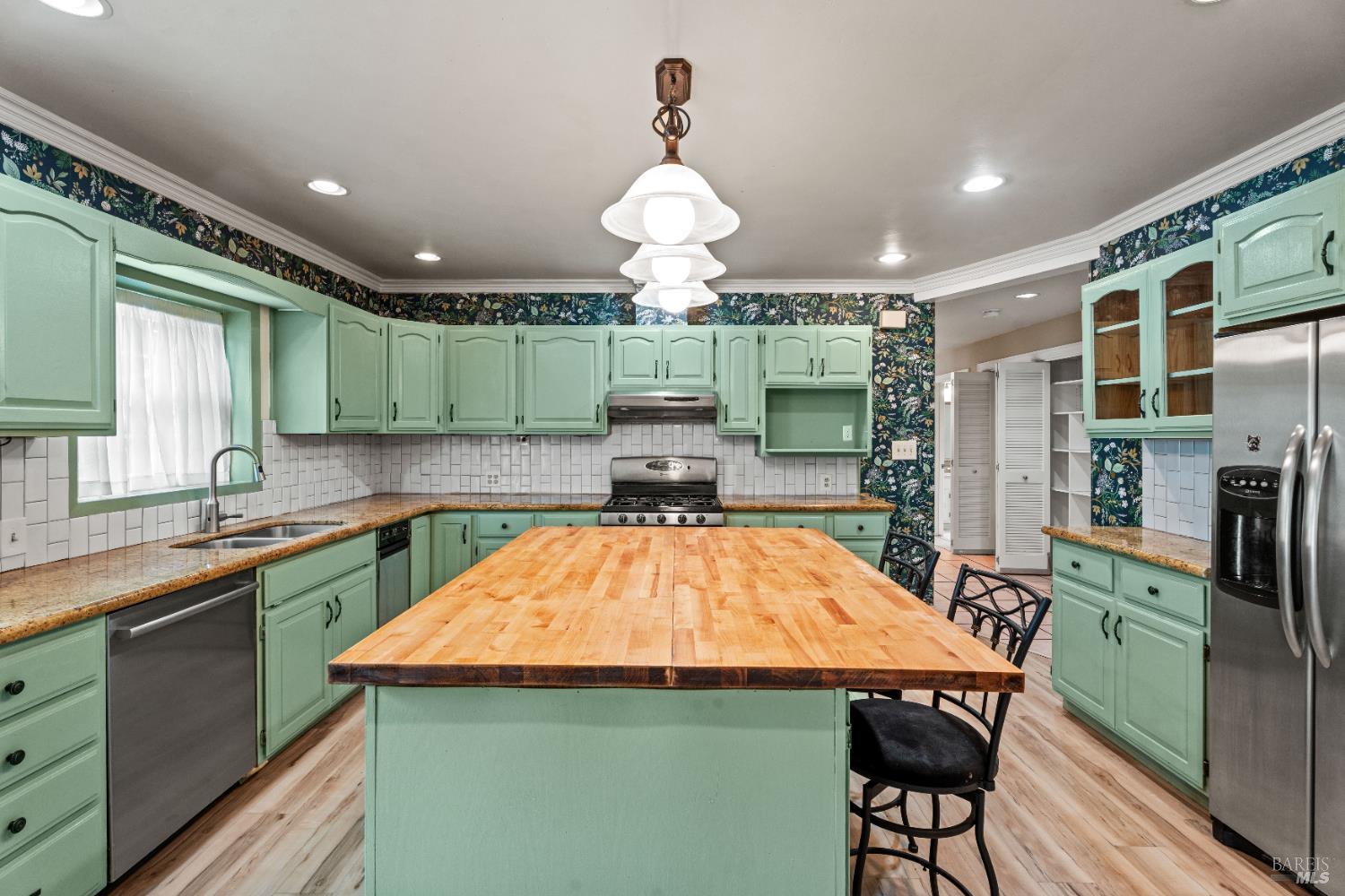 84 School Street Willits CA 95490