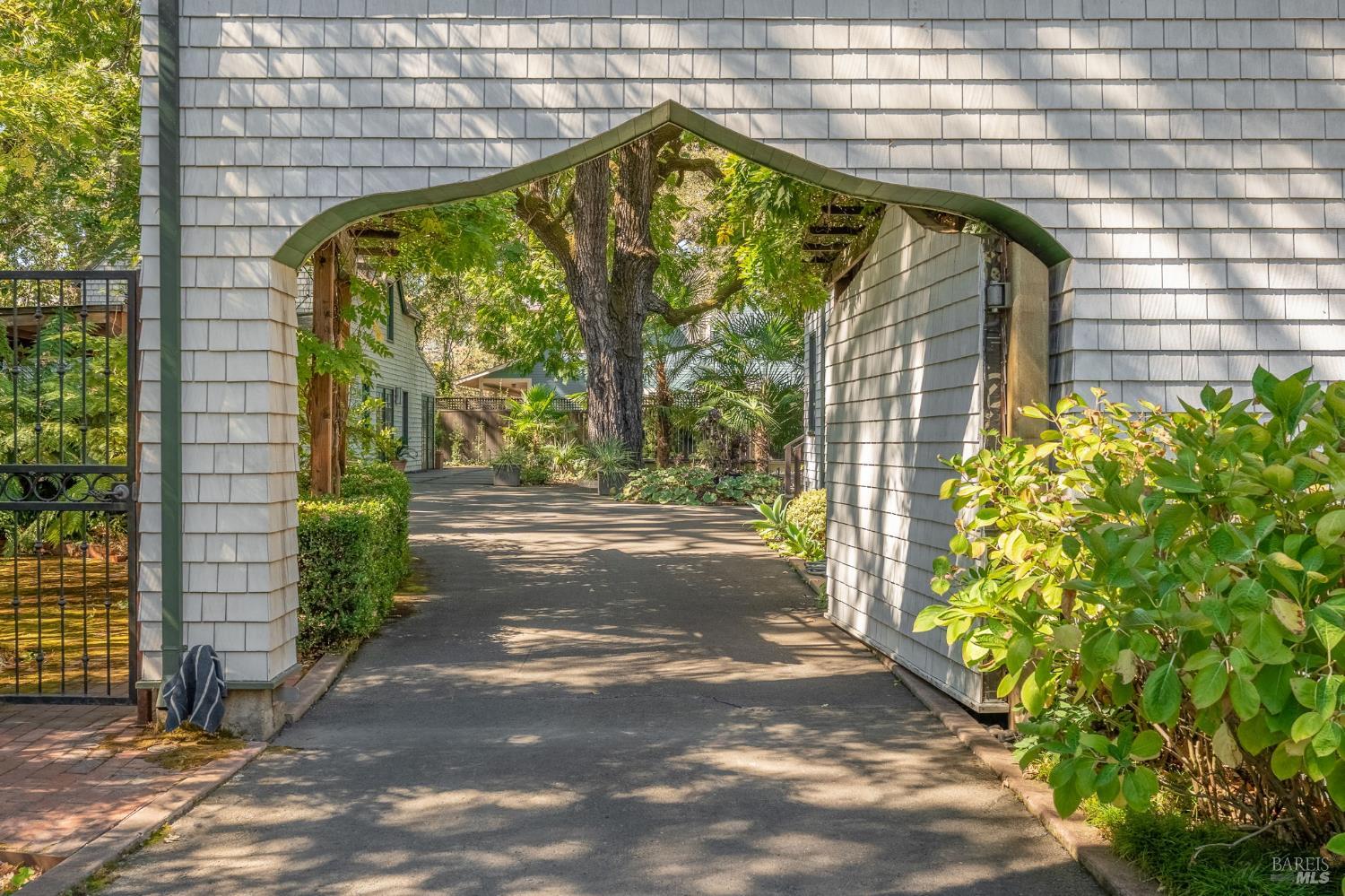 6641-6641A Yount Street Yountville CA 94599