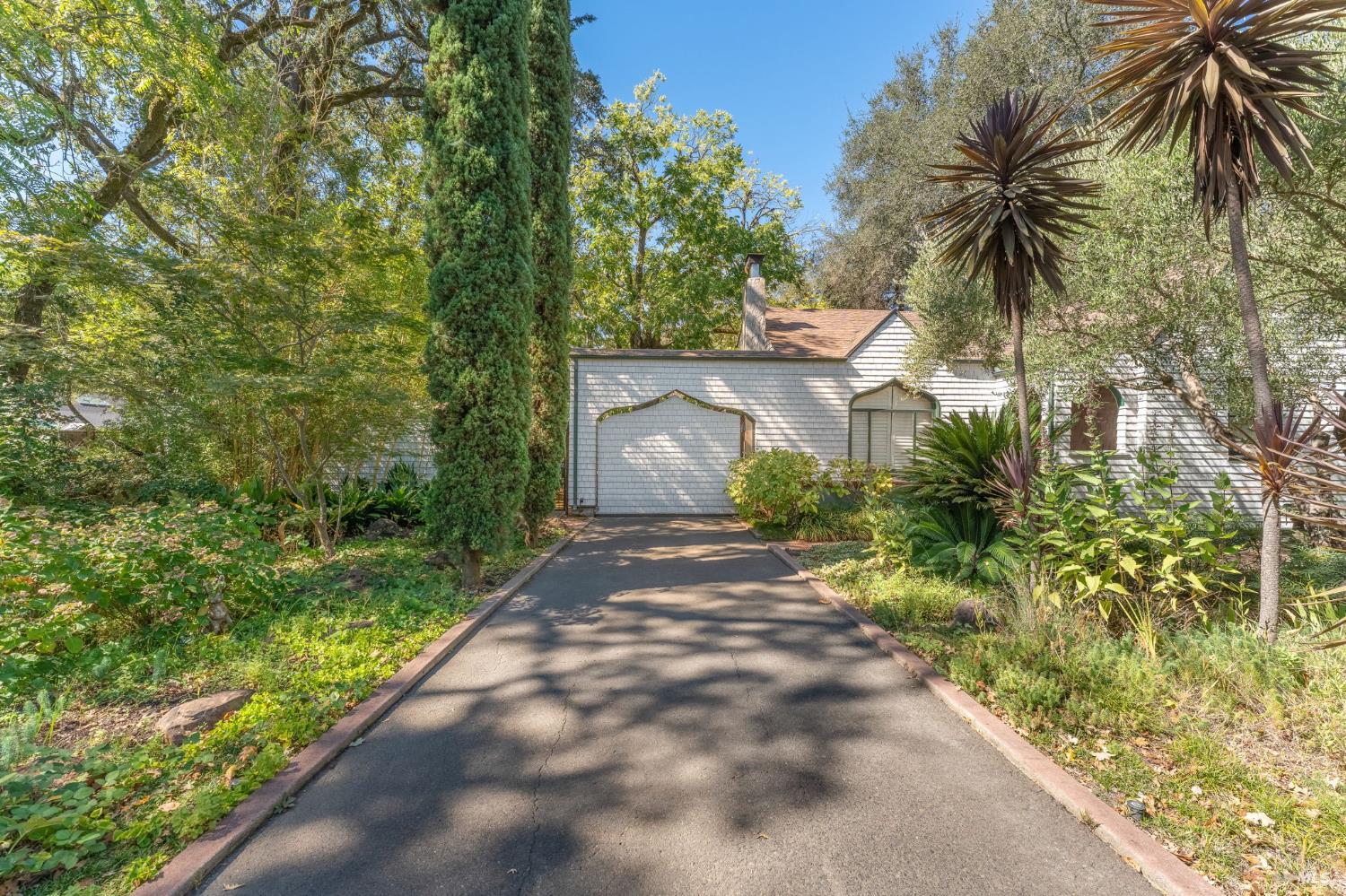 6641-6641A Yount Street Yountville CA 94599
