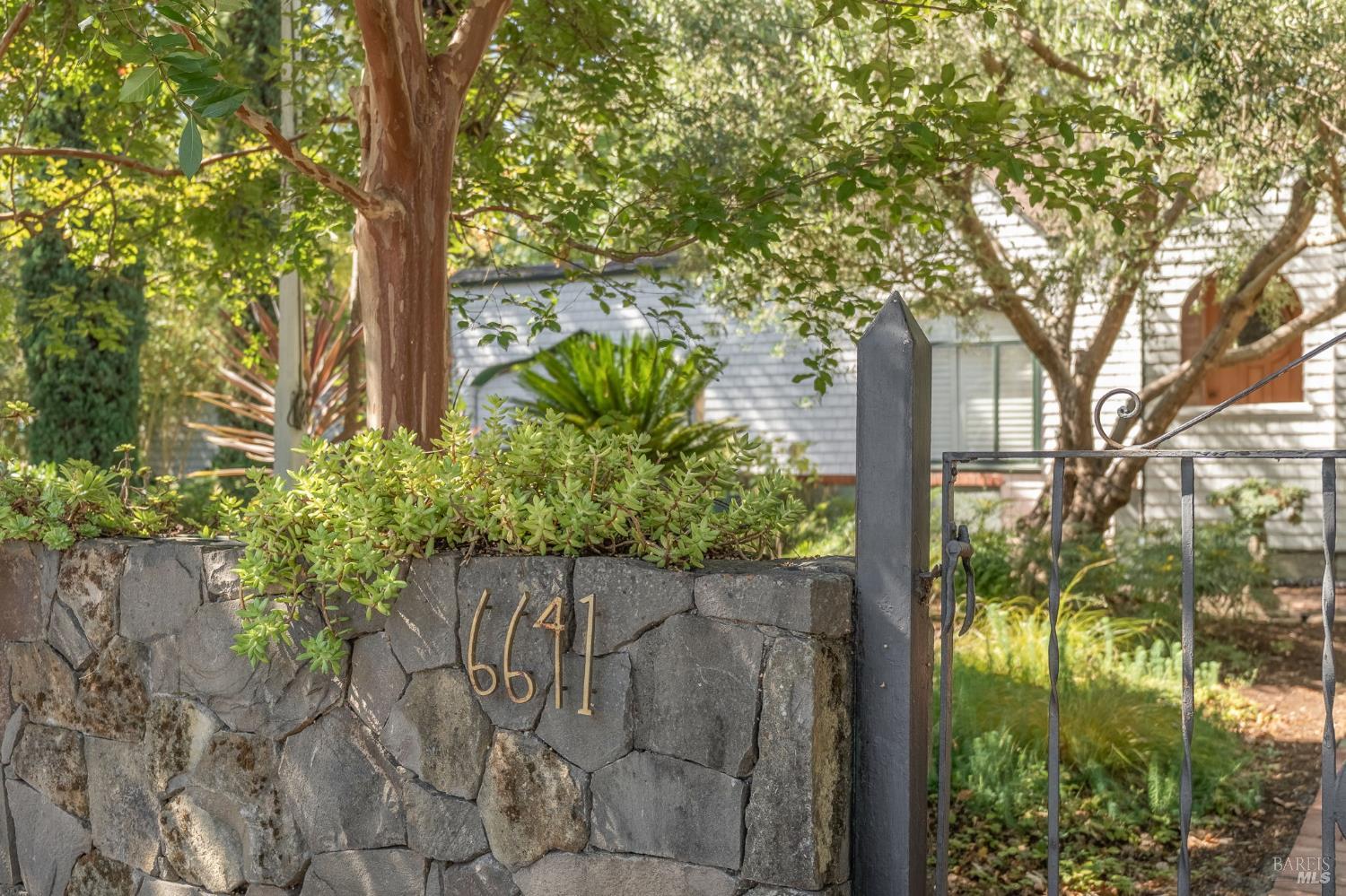 6641-6641A Yount Street Yountville CA 94599