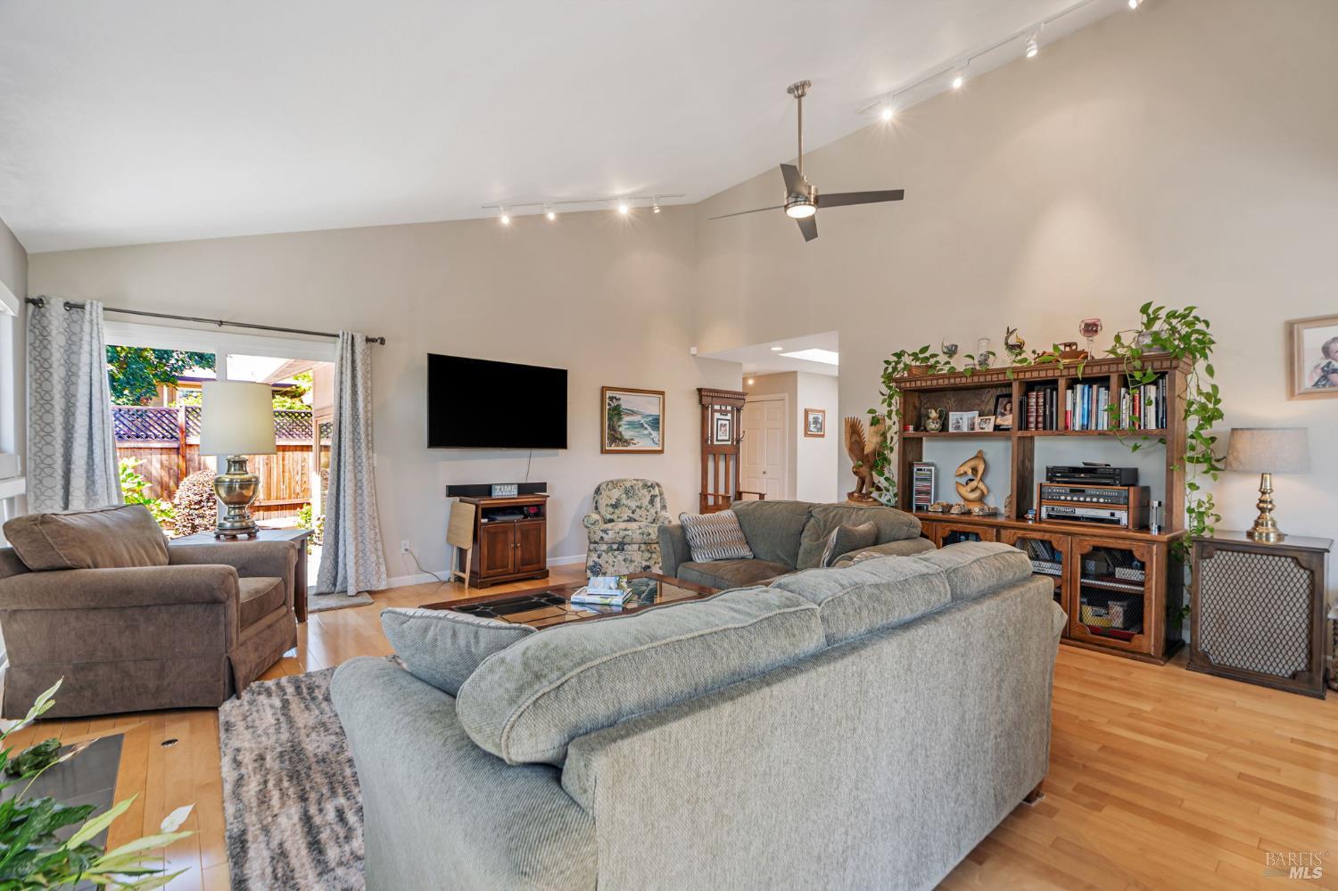 9489 Vinecrest Road Windsor CA 95492