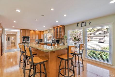 9489 Vinecrest Road Windsor CA 95492