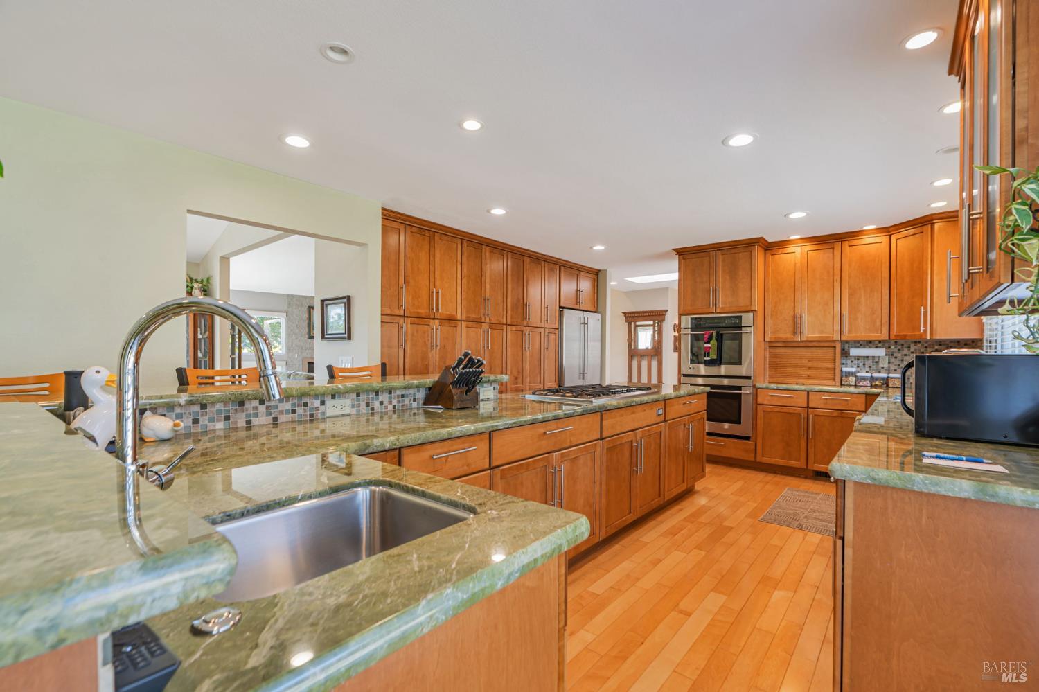 9489 Vinecrest Road Windsor CA 95492