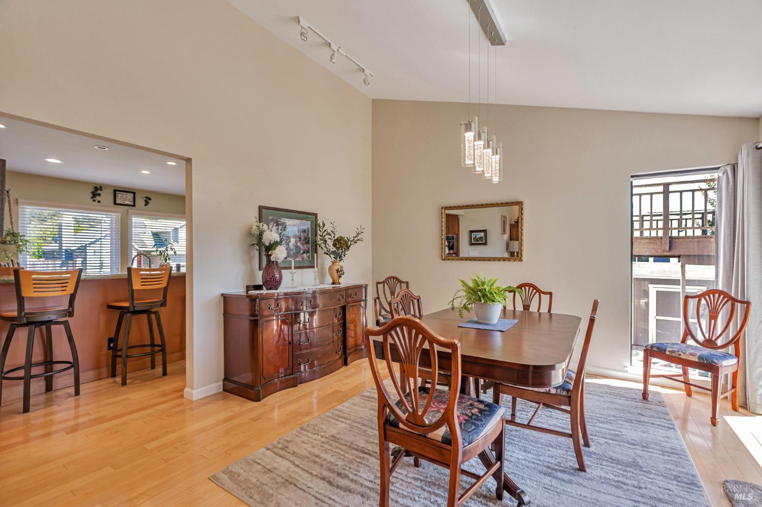9489 Vinecrest Road Windsor CA 95492