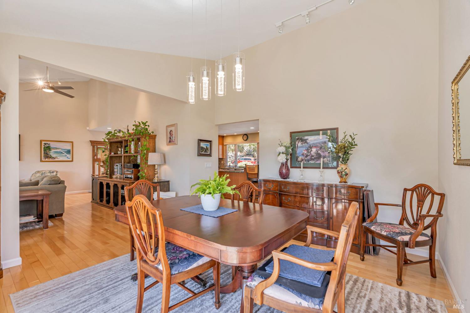 9489 Vinecrest Road Windsor CA 95492