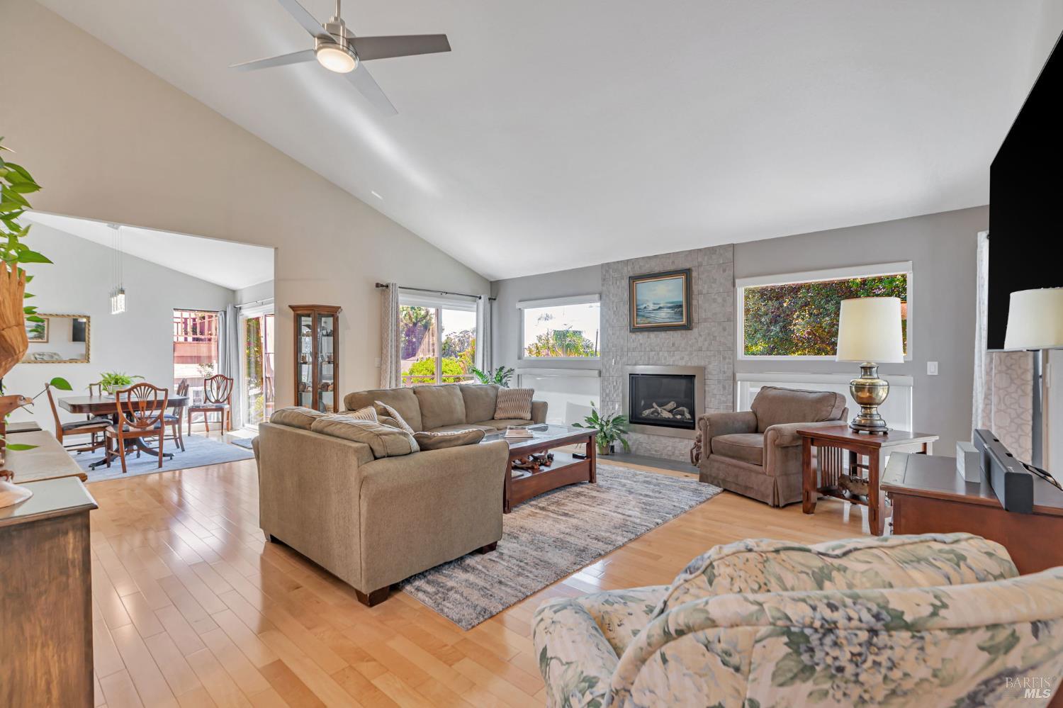 9489 Vinecrest Road Windsor CA 95492