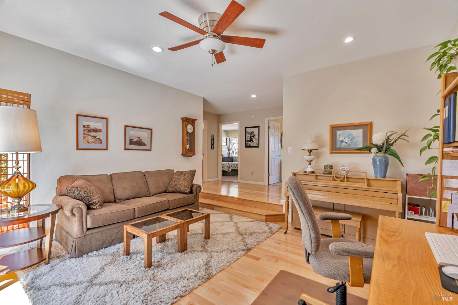9489 Vinecrest Road Windsor CA 95492