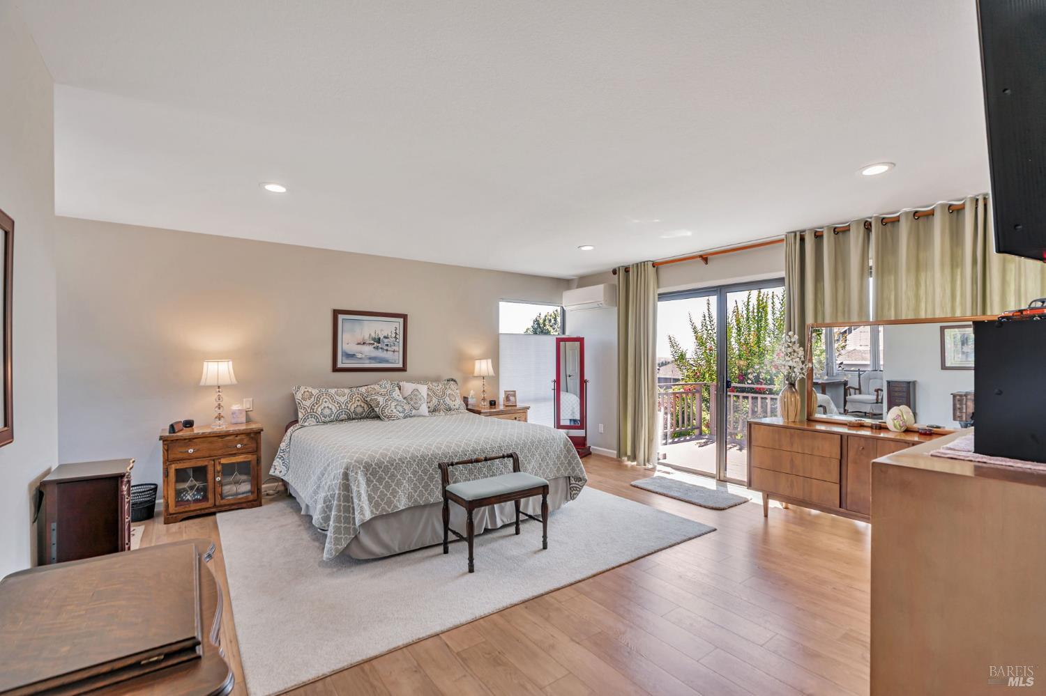 9489 Vinecrest Road Windsor CA 95492